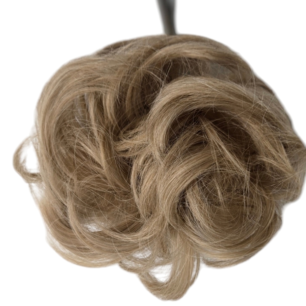 1H2533 NWT Rose Star Messy Bun Dark Blonde